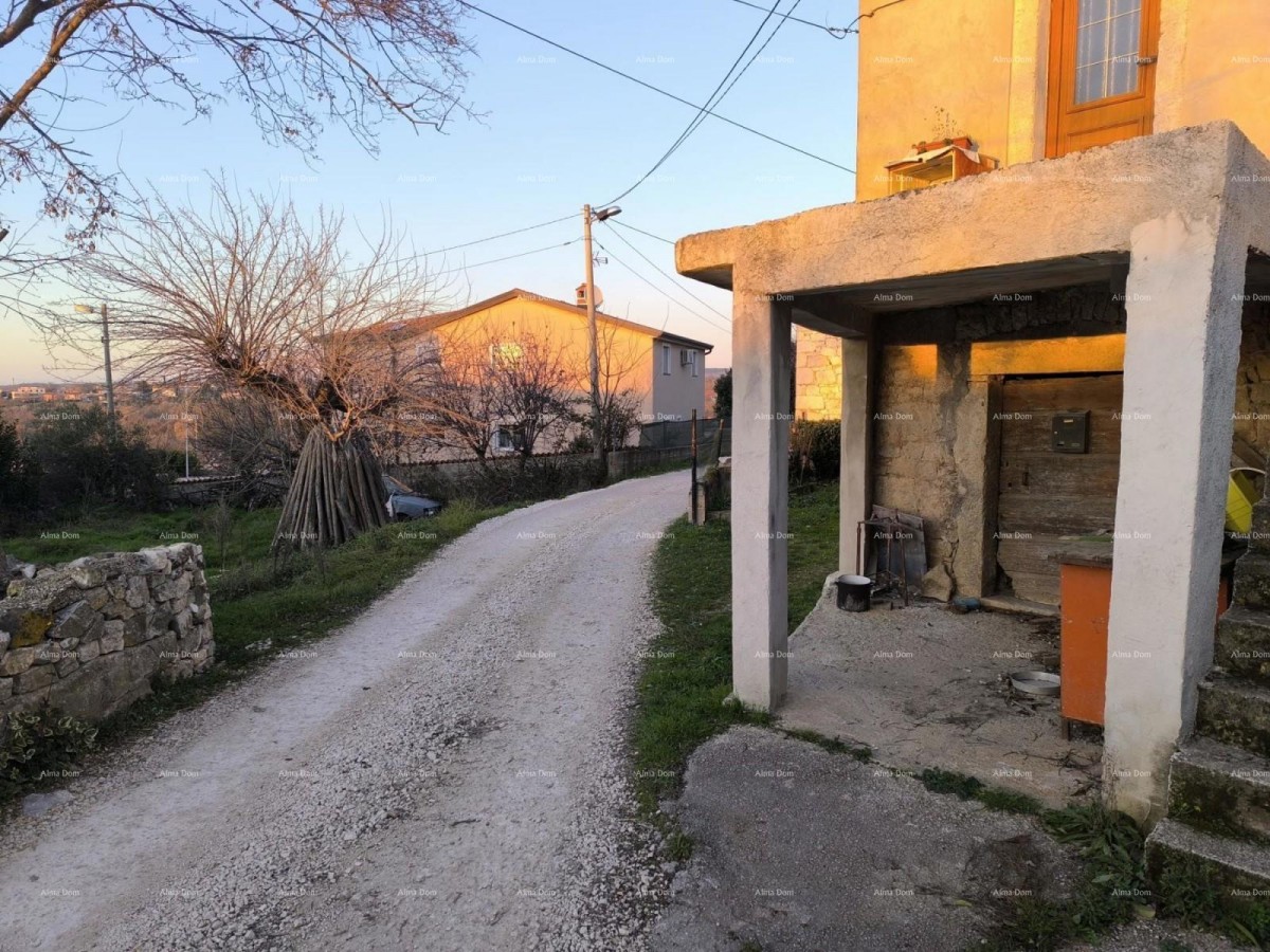 Sale of a renovation house with construction land, near Poreč, Žbandaj! 2