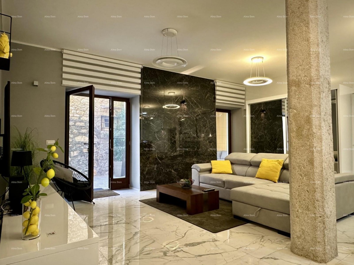 Čudovita hiša s tremi etažiranimi apartmaji v starem mestnem jedru Poreča! 3