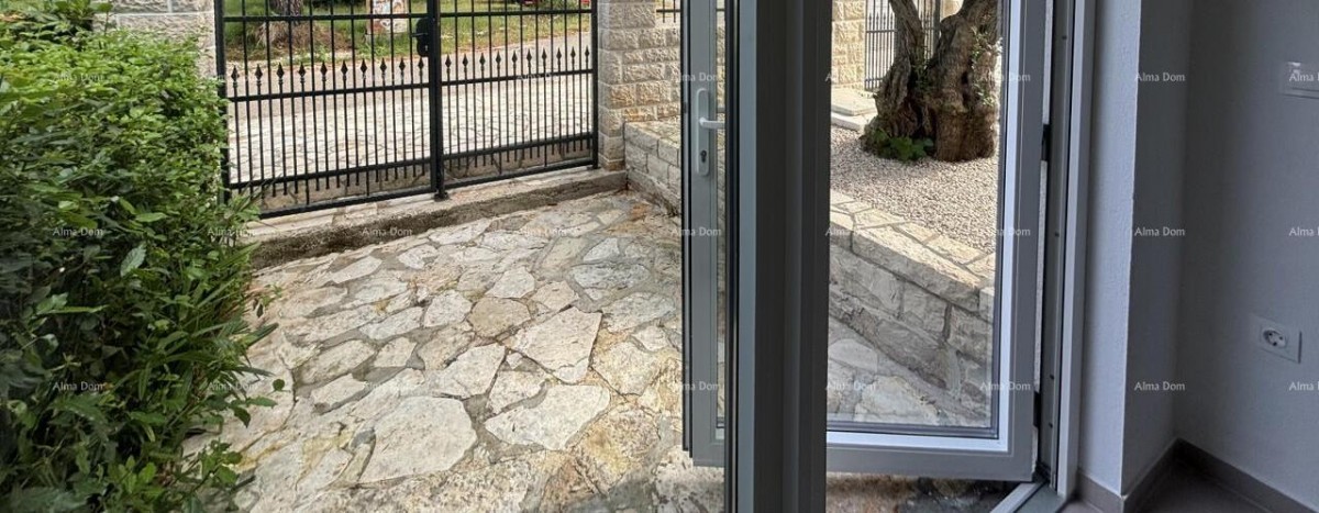 Продажа - большая квартира с двумя отдельными жилыми единицами и частным бассейном и двором, Умаг! 7