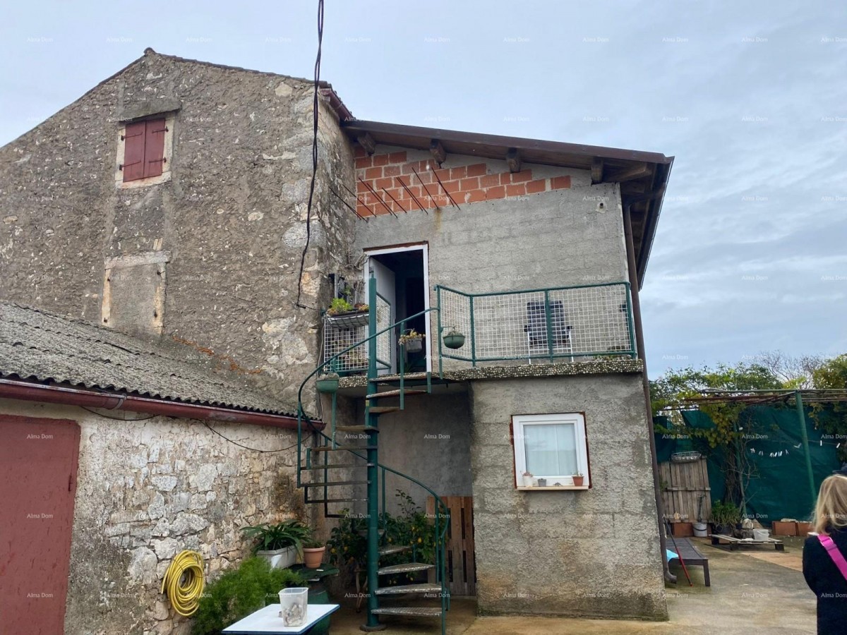 Prodaja dvojčka z gospodarskim poslopjem (manjša hiša) in zemljiščem, Pula! 12
