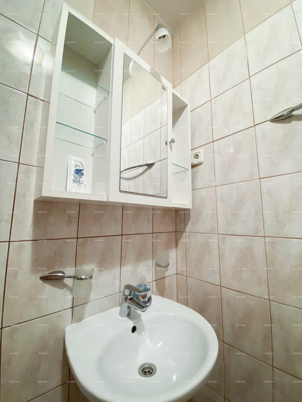 Lepa vila za prodajo na eni izmed najboljših lokacij v Supetru, otok Brač! 23