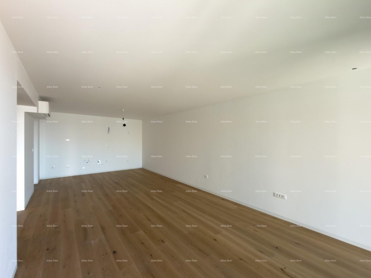 Vendita di appartamenti in edificio residenziale e commerciale con vista mare, centro di Umago! S3 7