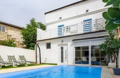 In vendita moderna casa, vicino a Poreč