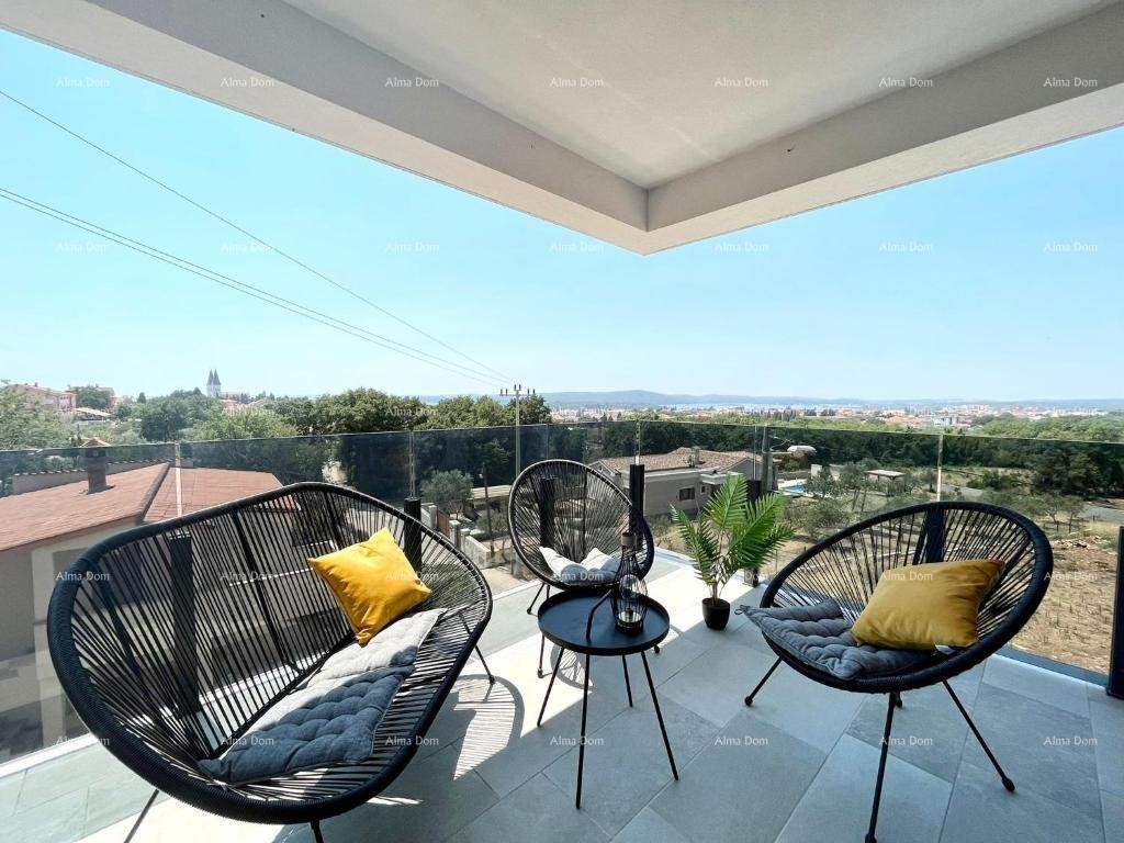 Современный дом с бассейном в Медулине 1