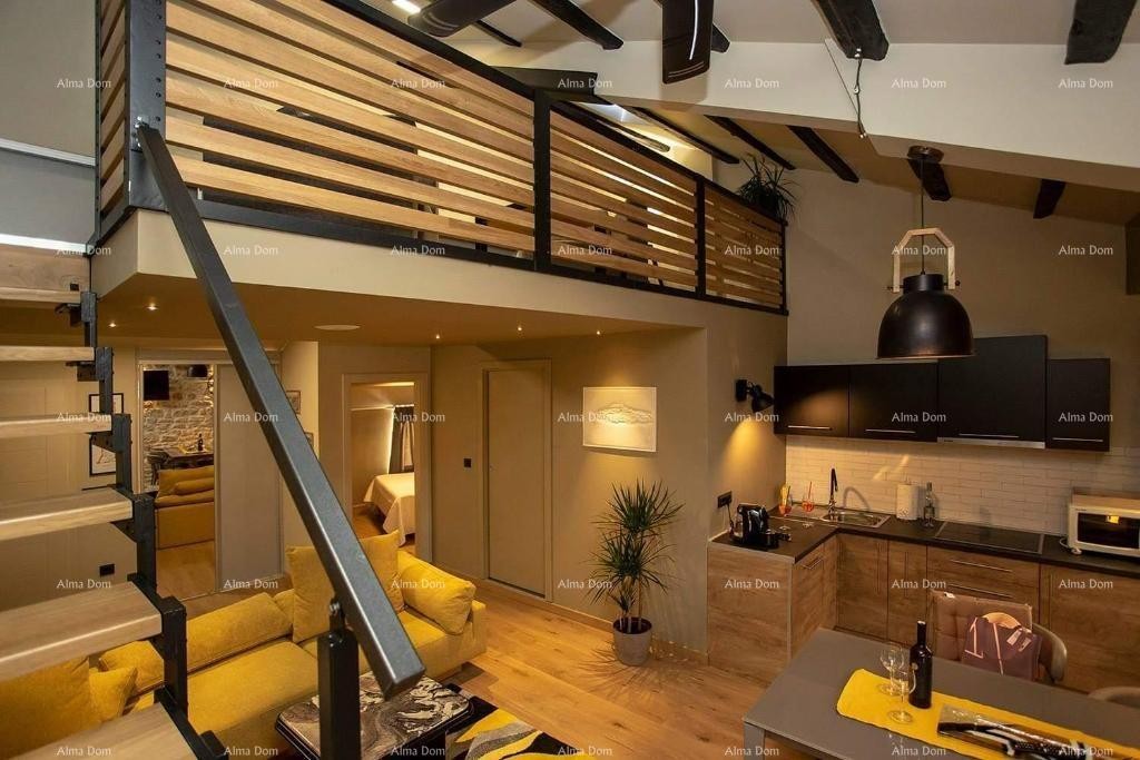 Prodaja - Elegantno urejen dvoetažni stan v stari jedrišču mesta, Rovinj! 1