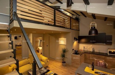 Vendita - Elegante appartamento su due piani nel centro storico della città, Rovigno!