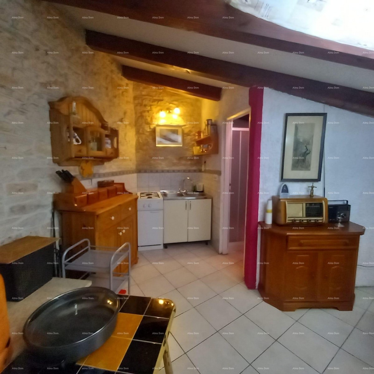 Casa spaziosa a Marčana con tre piani e giardino in vendita. 15