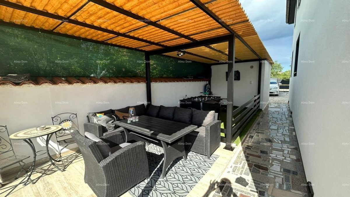 Prodajemo kuću sa više apartmana i bazenom. Pula Veli vrh. 49