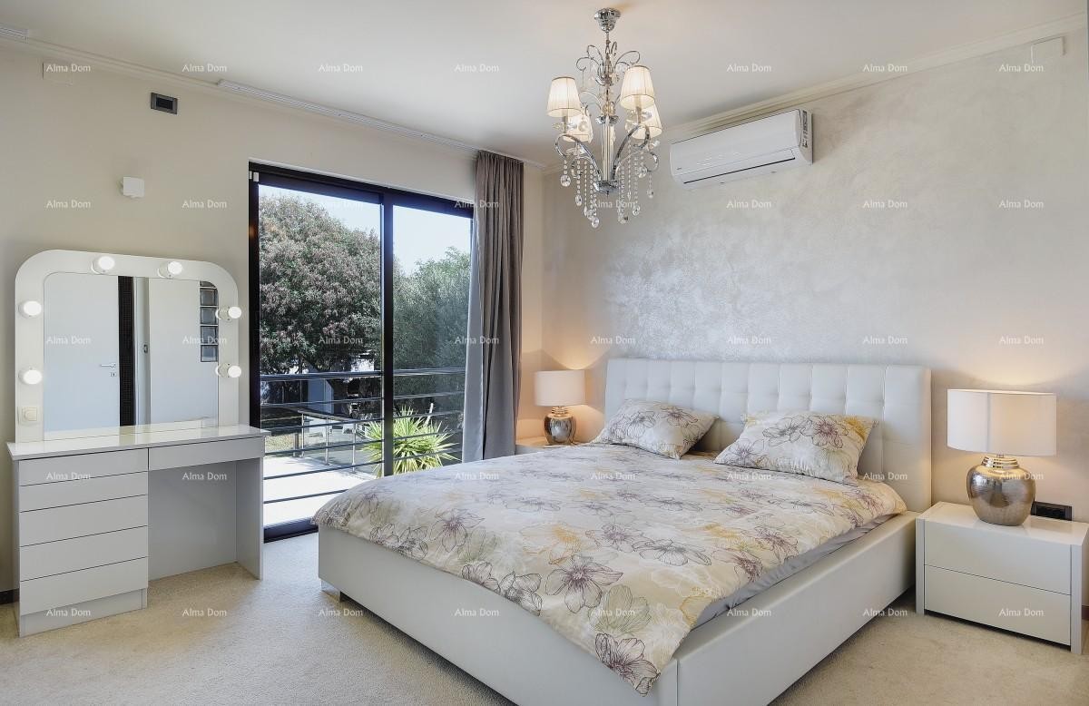 Prvi red do morja in plaže – hiša s bazenom in veliko okužnico, Pješčana Uvala! 16