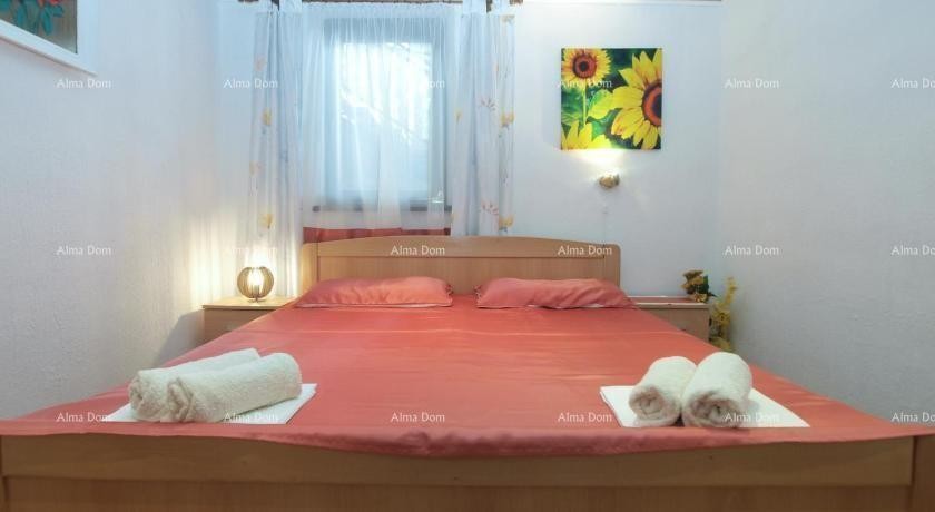 KUĆA SA TRI  APARTMANA,  MEDULIN 10