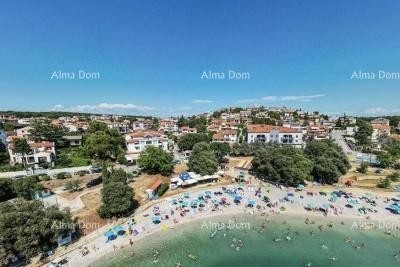 Selling a luxury apartment with two floors, first row to the sea, Pješčana uvala! 1