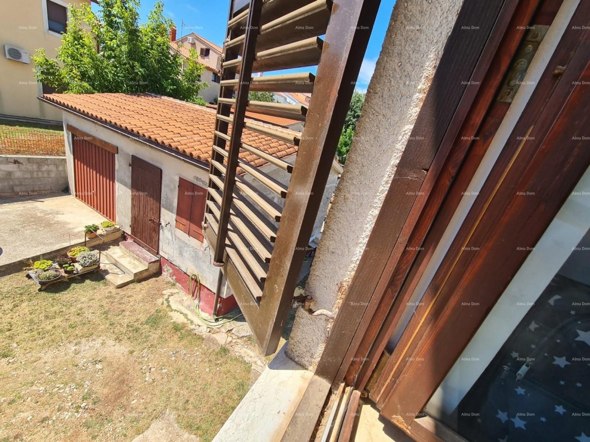 Sale of a house with two residential units, an auxiliary building, and a garage, Ližnjan! 40