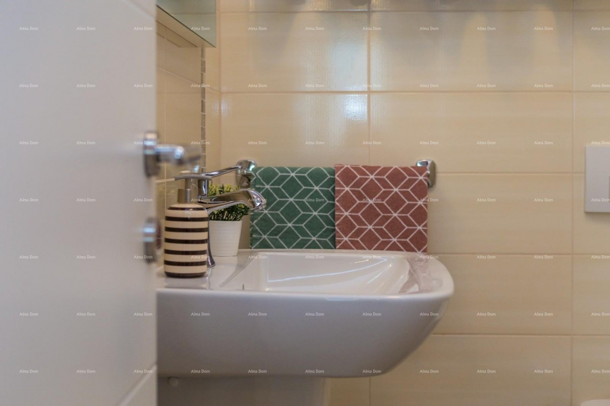 Fažana, detached house on a large plot of 1844 m2. View of the entire Fažana. 28