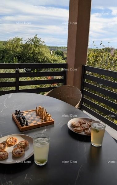 BRTONIGLA, ISTRA – Modern 3-sobni apartma z vrtom in dvema parkirnima mestoma 3