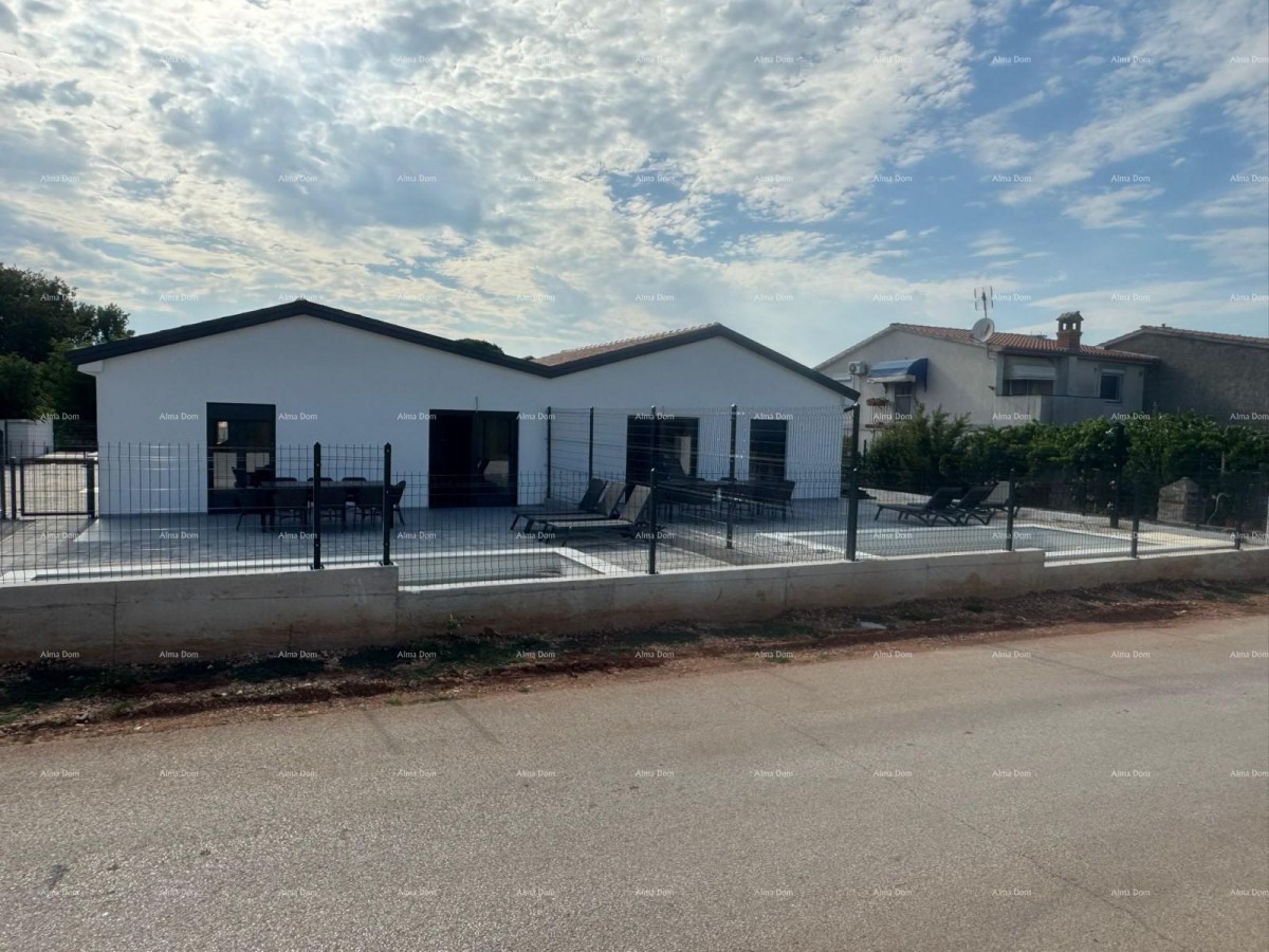 Prodaja - dvojna kuća s grijanim bazenom, okolica Poreča! 1