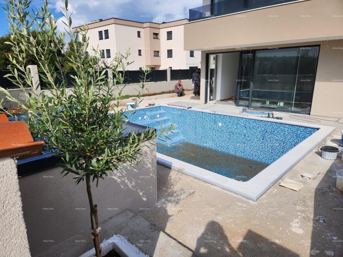 Prodamo hišo na odlični lokaciji. Blizu marine. 34