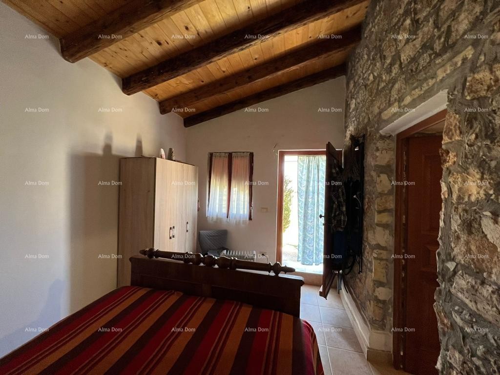 Красивый каменный дом примерно в десяти километрах от центра Пореча. 7