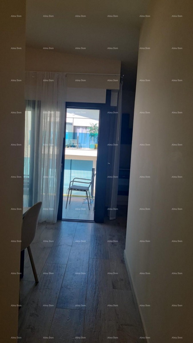 Moderen apartma v bloku E, s parkirnim mestom in shrambo v bližini Umaga! 10