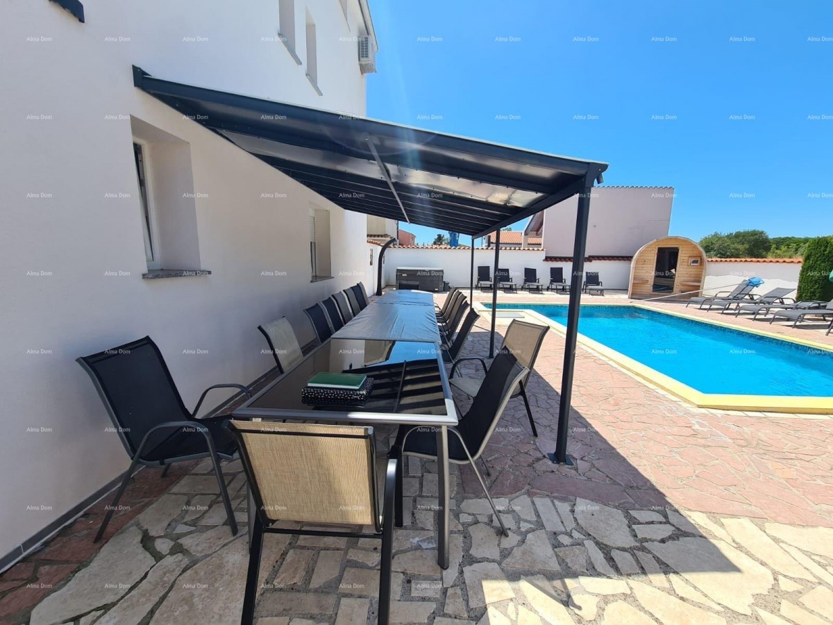 Na prodaju hiša s bazenom – Valtura 45