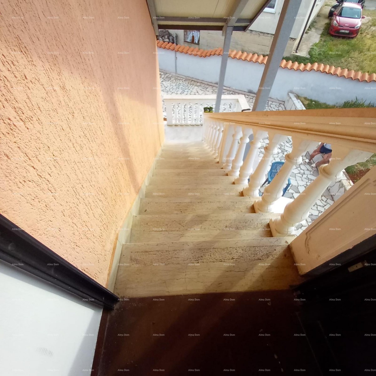 Prodaja, Ližnjan , kuća u nizu sa tri apartmana. 45