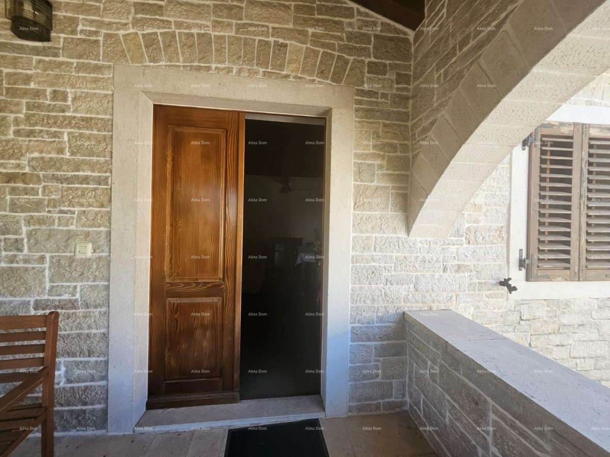 COMPLEX OF STONE HOUSES WITH 5 RESIDENTIAL UNITS – TINJAN 16