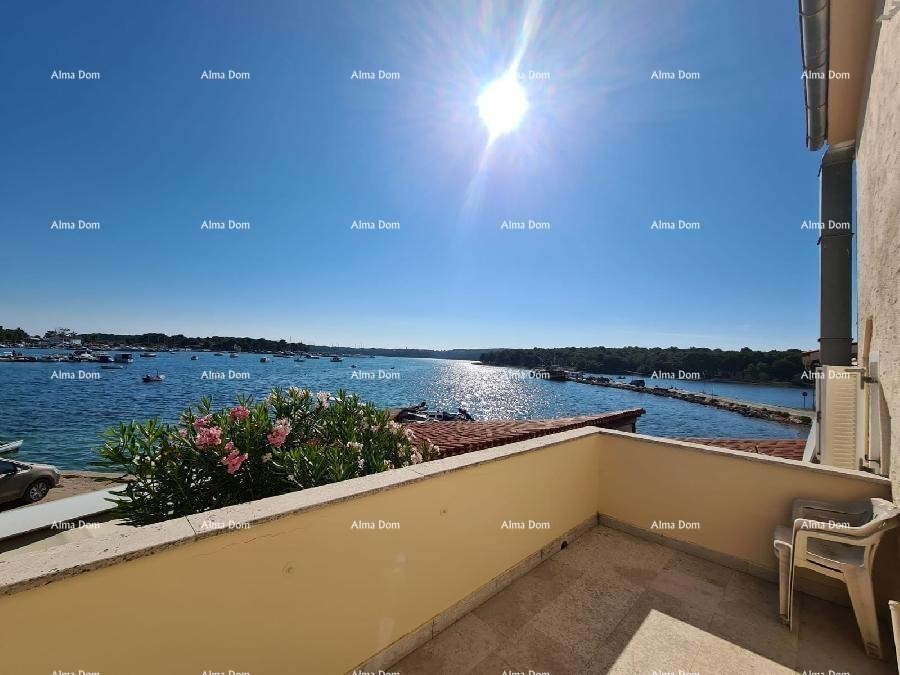 Poslovno-stambena zgrada pored mora, Medulin! 4