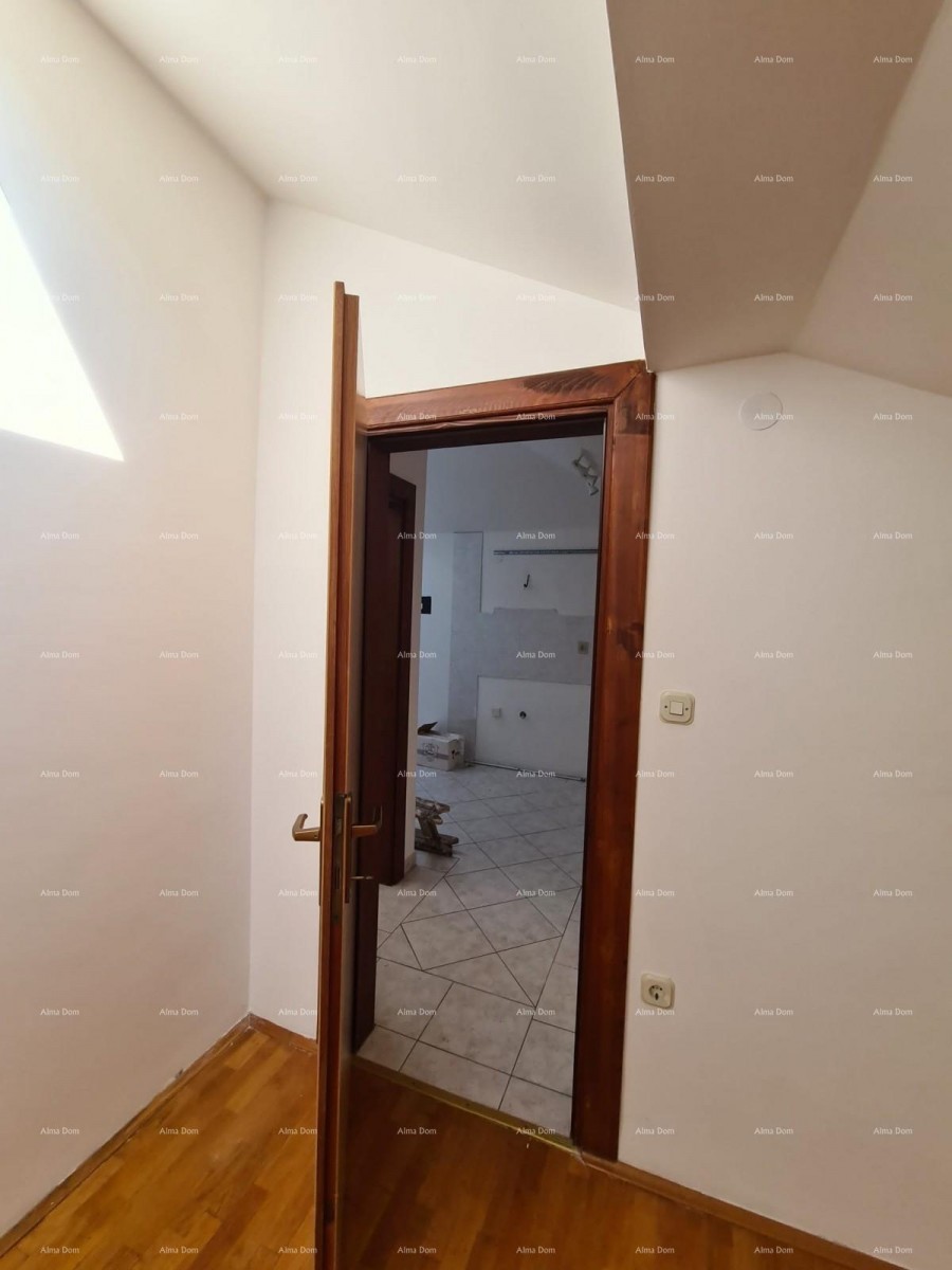 Excellent opportunity! Apartment for sale in a prime location, Medulin! Just a five-minute leisurely walk to the sea and beaches. Immediate proximity to the campsite. 14