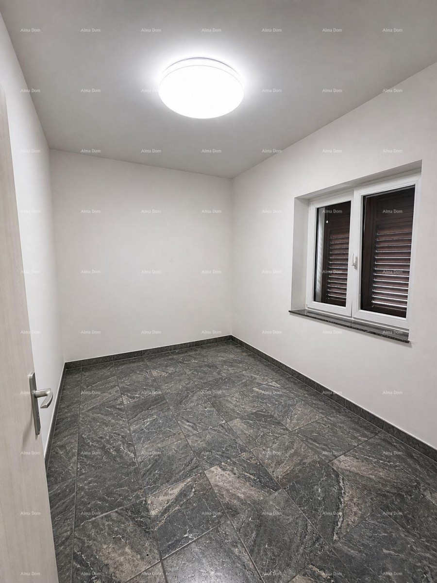 Ristrutturato appartamento nel centro di Pola, 50 m² con riscaldamento a pavimento e design moderno 9