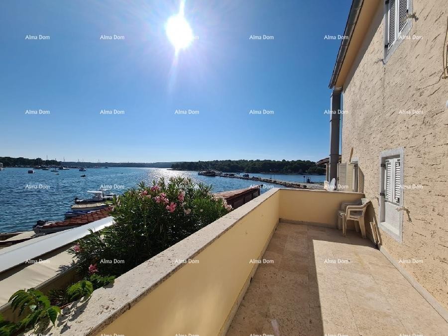 Poslovno-stambena zgrada pored mora, Medulin! 6