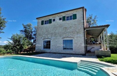 È in vendita un'esclusiva villa con piscina a Visinada