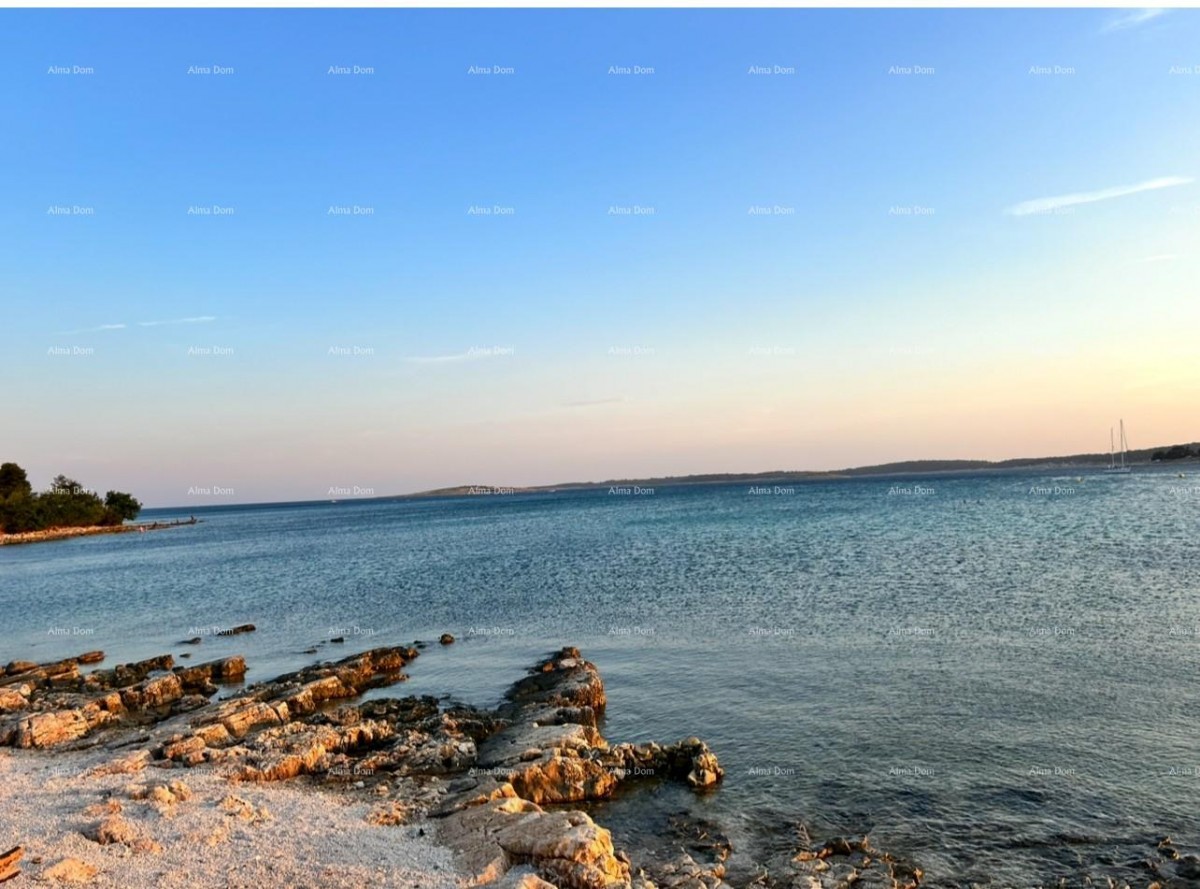 Sale of a house with two apartments, 100 m from the sea!!! Sea view! Medulin! 2