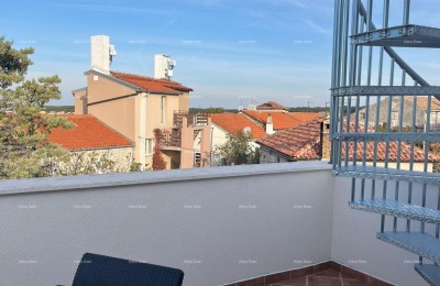 Vendita - casa ristrutturata in ottima posizione con due appartamenti e vista splendida, Medulin!