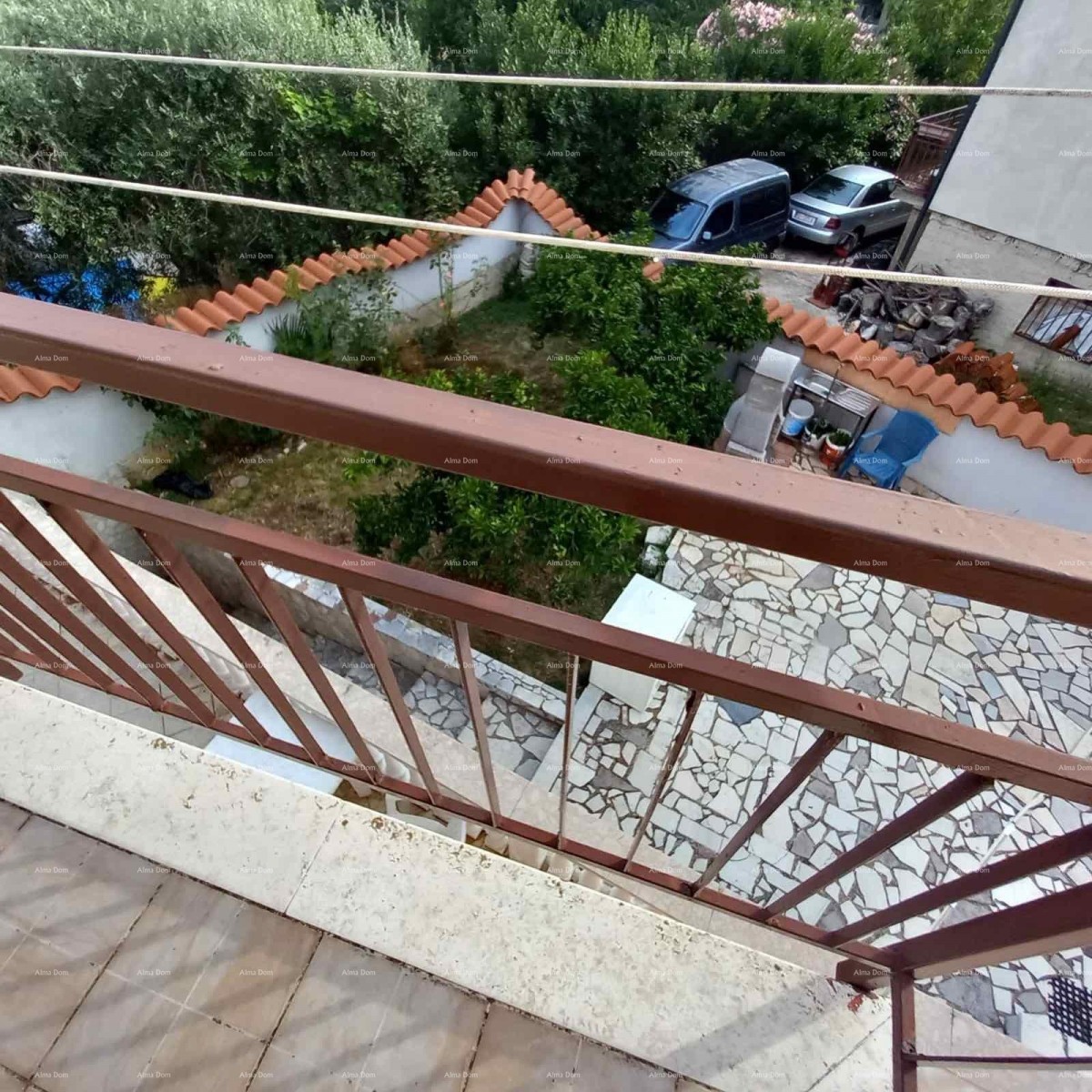 Prodaja, Ližnjan , kuća u nizu sa tri apartmana. 42