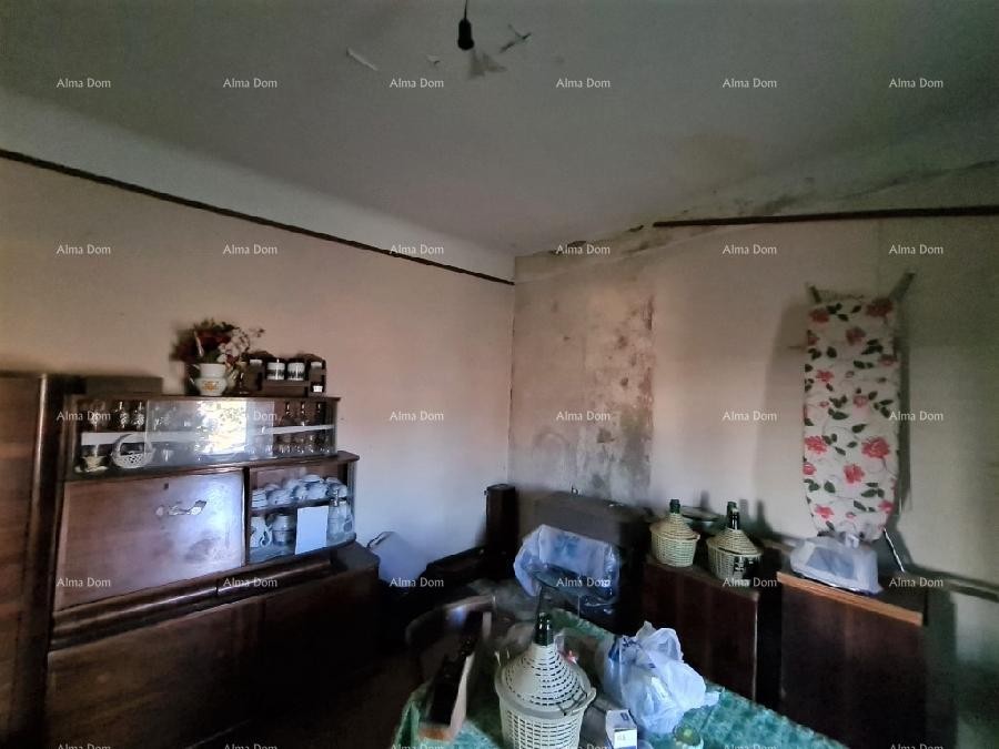 We are selling an old Istrian stone house with a view of Grožnjan. 5