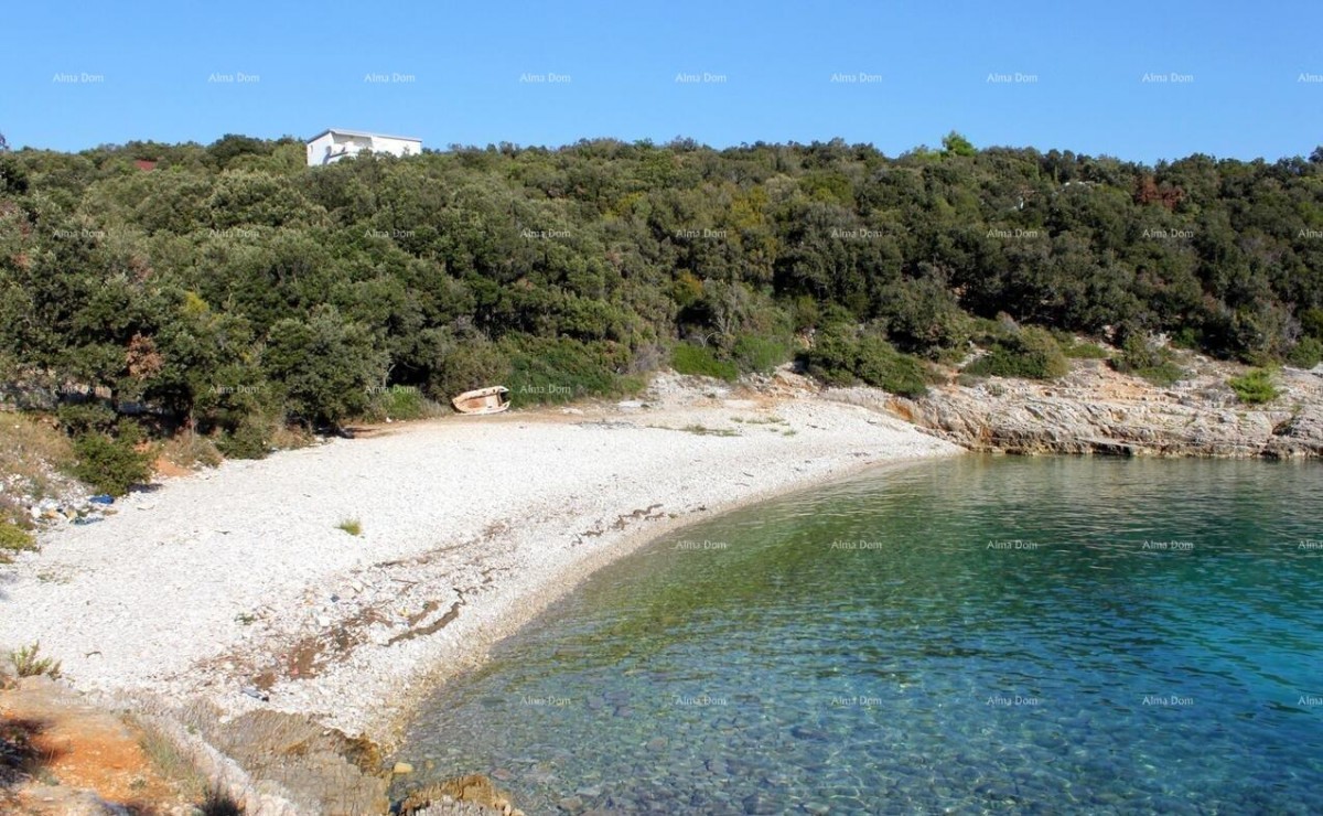 We are selling a plot in an excellent location! 1