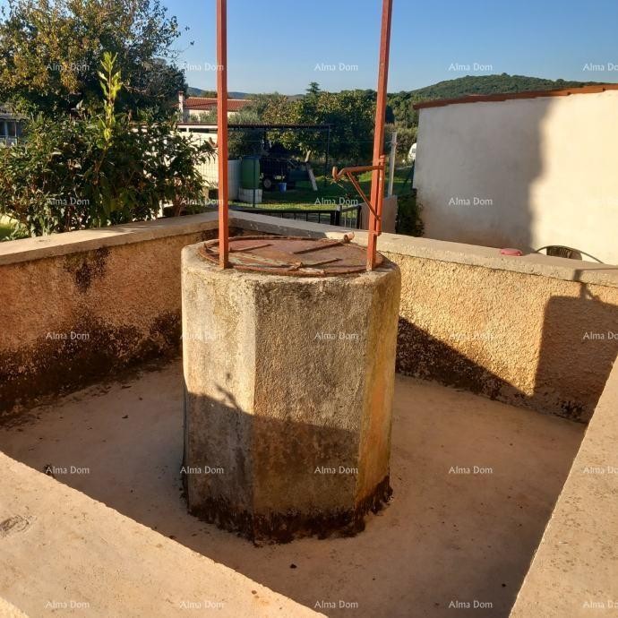 Отличная возможность - владение с каменным домом, большим земельным участком и хозяйственными постройками - близость к Ровиню! 7