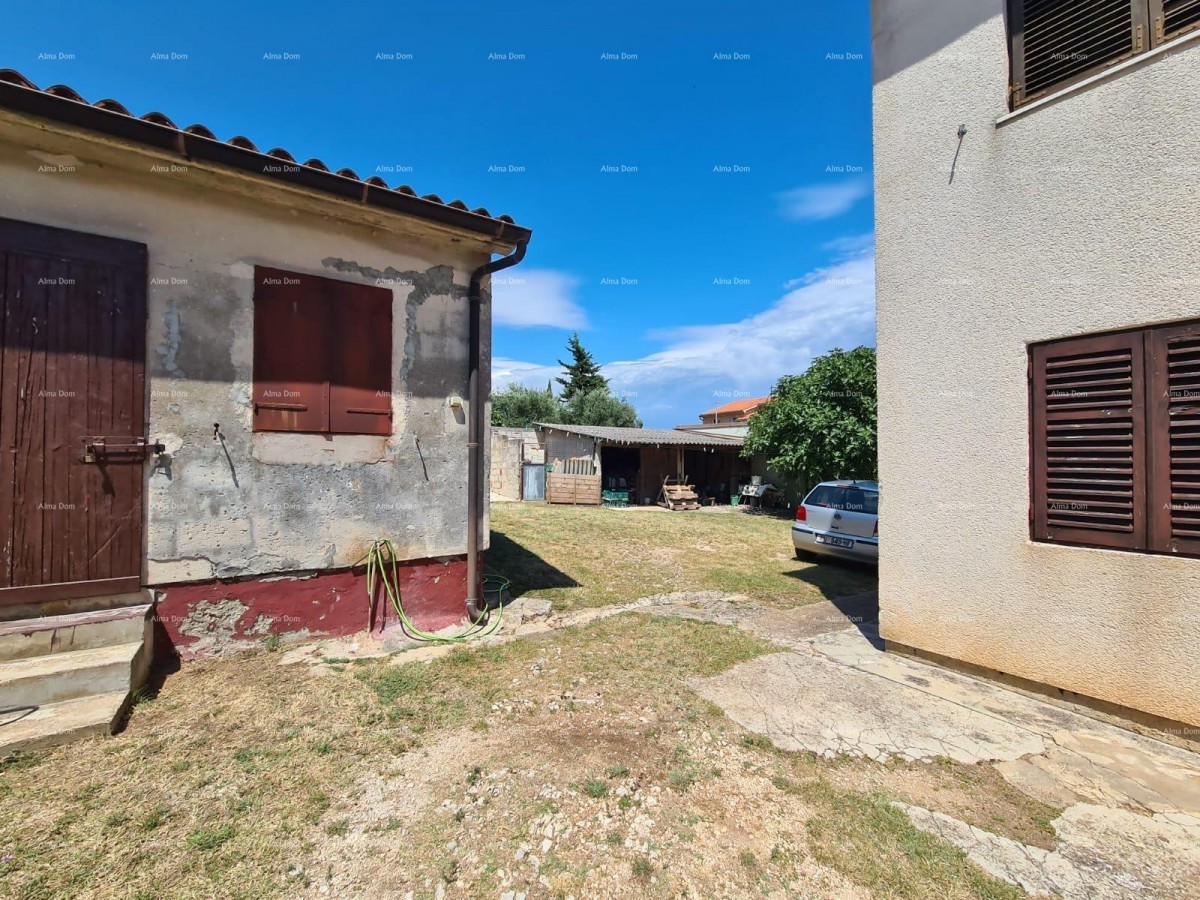 Sale of a house with two residential units, an auxiliary building, and a garage, Ližnjan! 10