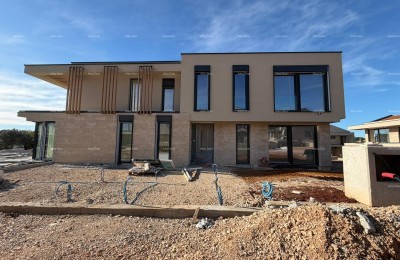 Продажа современных вилл в красивом жилом районе Умага