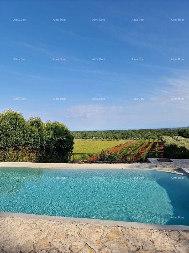 È in vendita un'esclusiva villa con piscina a Visinada 6