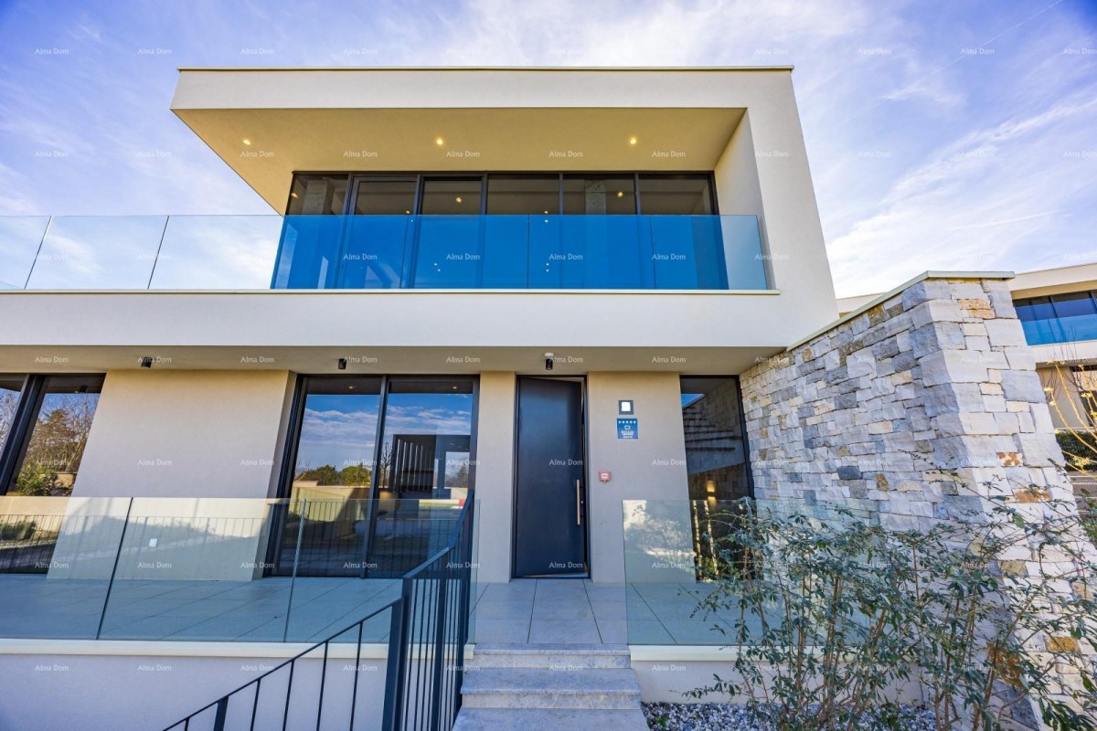 Primo fila al mare! Casa di lusso a Umago, a 300 m dal mare - perfetta per famiglie con moderni comfort. 2