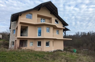 Casa alta Rohbau (facciata e finestre) in natura con giardino di 2000m2
