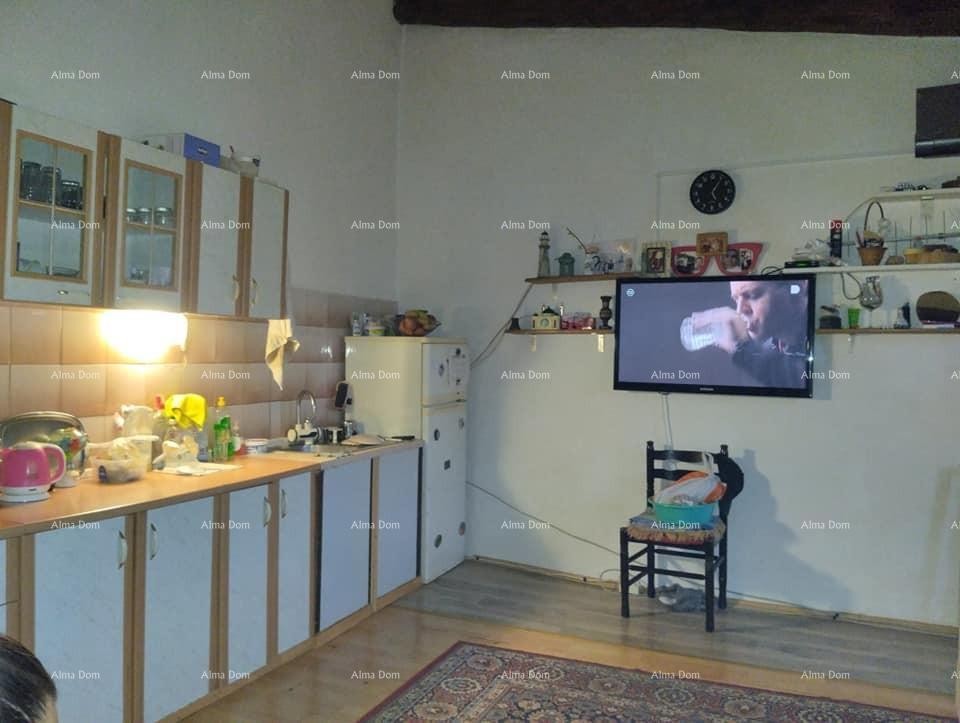 Prodamo hišo v centru Motovuna 1