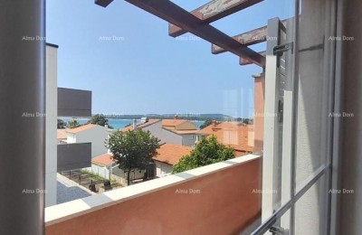 Excellent opportunity! PROPERTY WITH USAGE PERMIT. Exclusive sale of an apartment in a prime location with a garden and parking space. Sea view! Pošesi, Medulin!!
