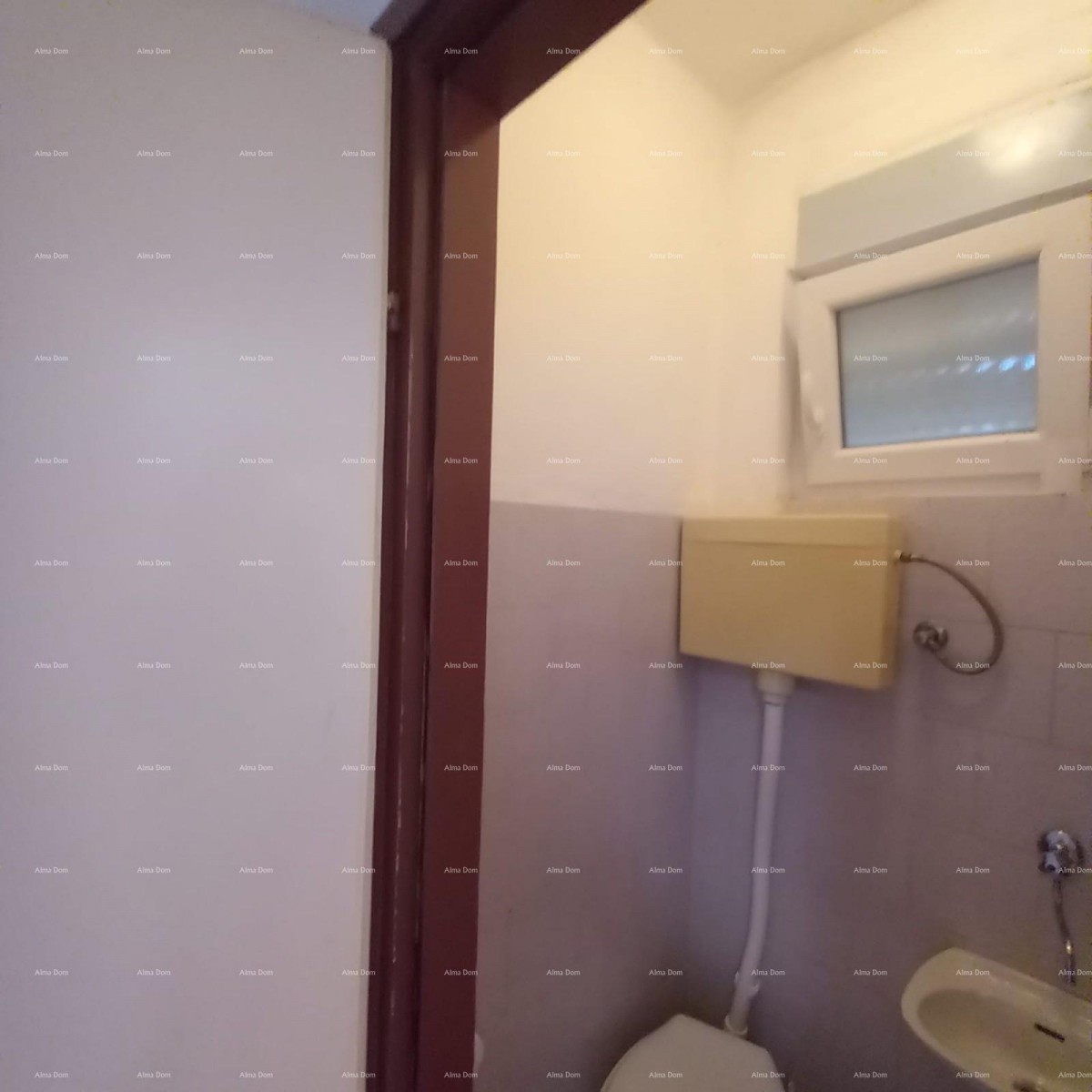 Prodaja, Ližnjan , kuća u nizu sa tri apartmana. 29