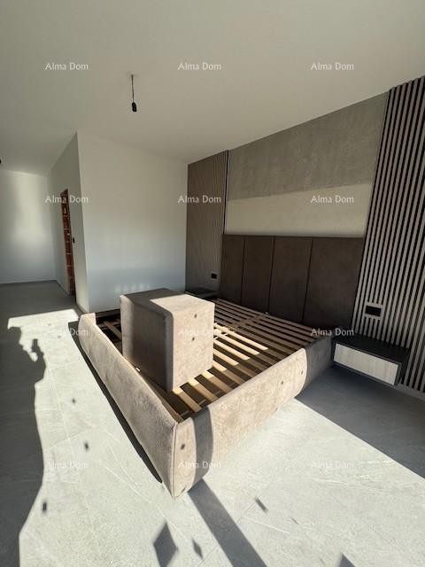 Šišan. Novozgrajena hiša z bazenom 39