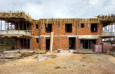 Please provide the title you would like me to translate into Russian.