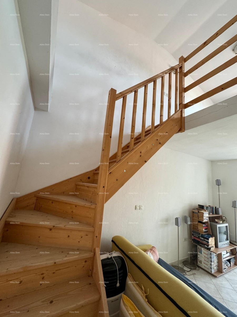 House with a small auxiliary detached room. Medulin. 13