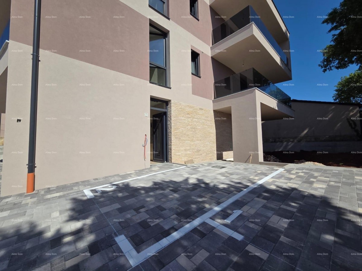 Dvosoban stan s velikim vrtom 100 metara do rive. 29