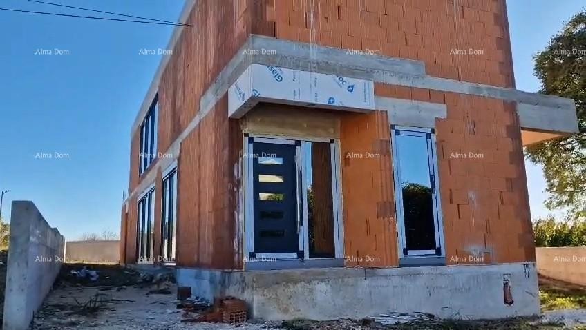 Kanfanar, moderna kuća u Roh-bau fazi 16