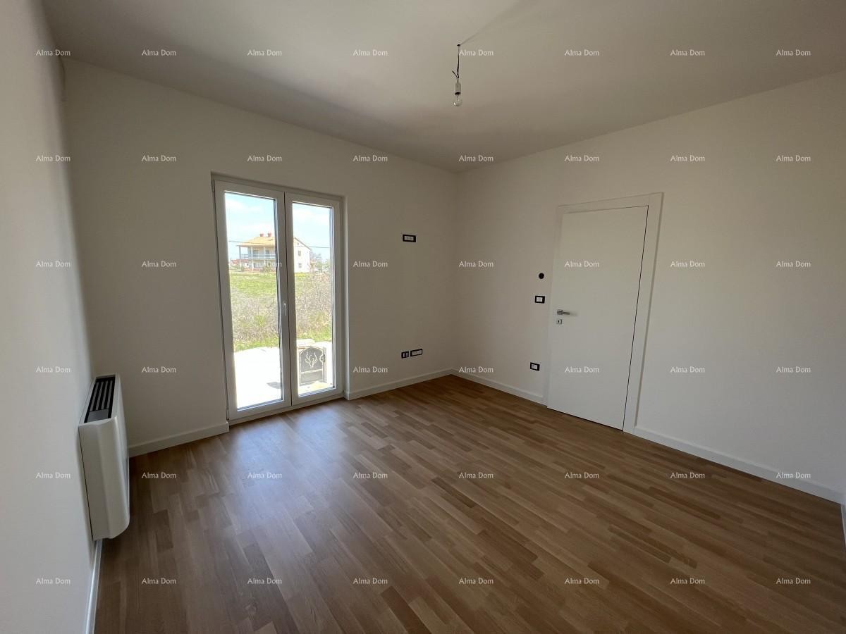 Nova hiša s bazenom, moderno opremljena. 7 km do centra mesta Poreč. 16
